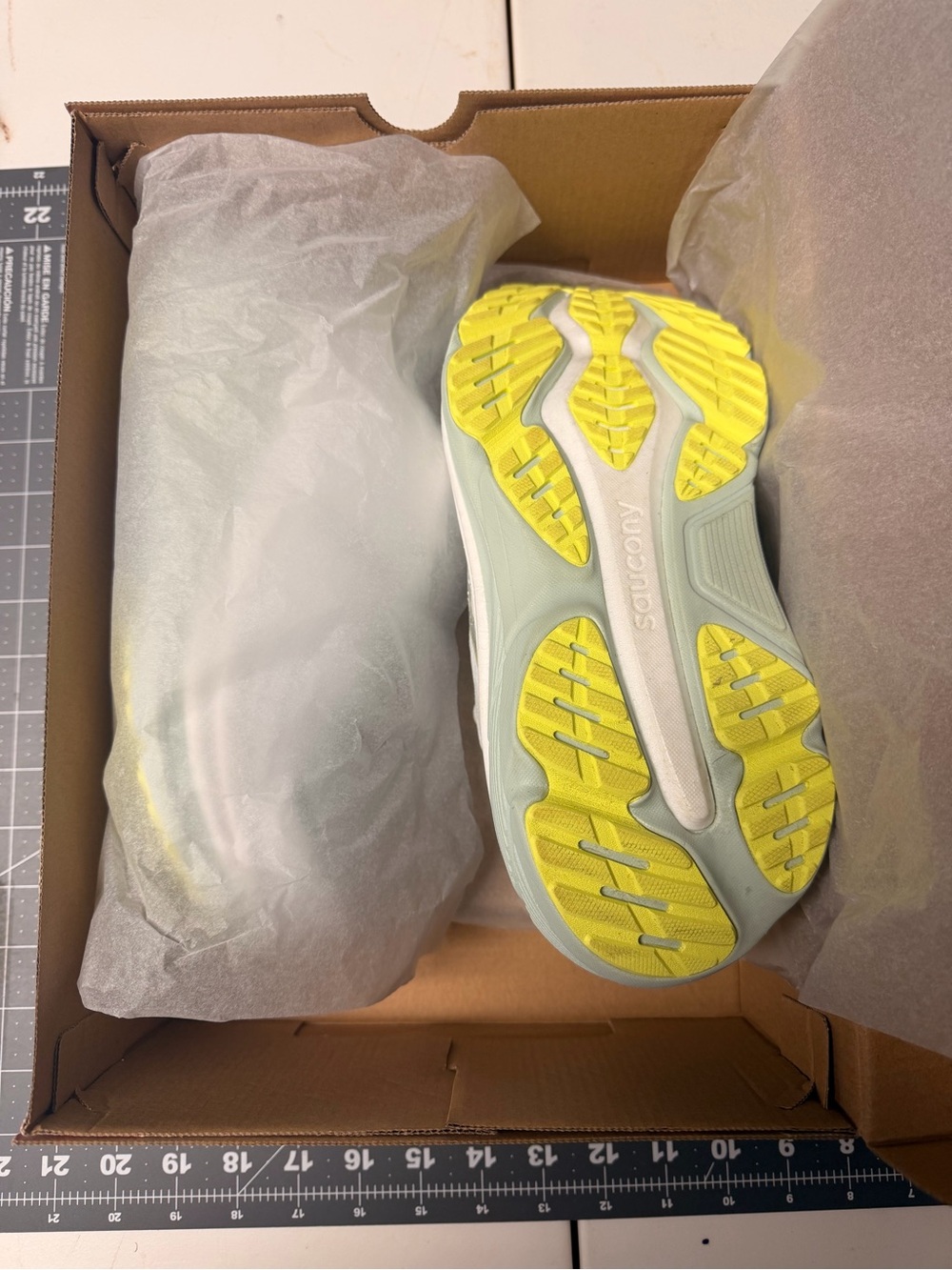 Saucony Women's 8.5 White & Mist HURRICANE 25 - Picture 8 of 10